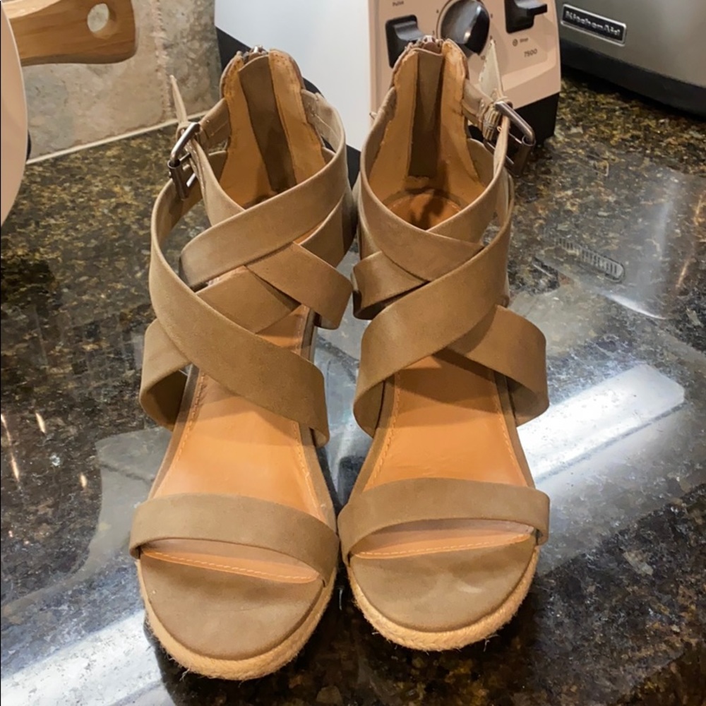 Tan Brash Wedge Sandal Size 9